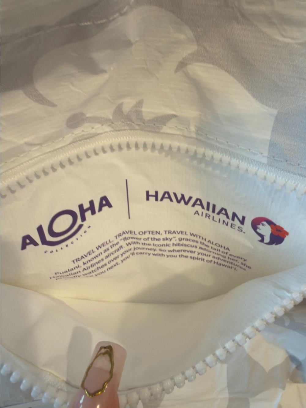 ALOHAS Coral and White Travel Pouch - Picture 7 of 7